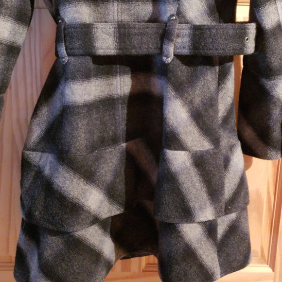 Coat - Picture 4 of 7